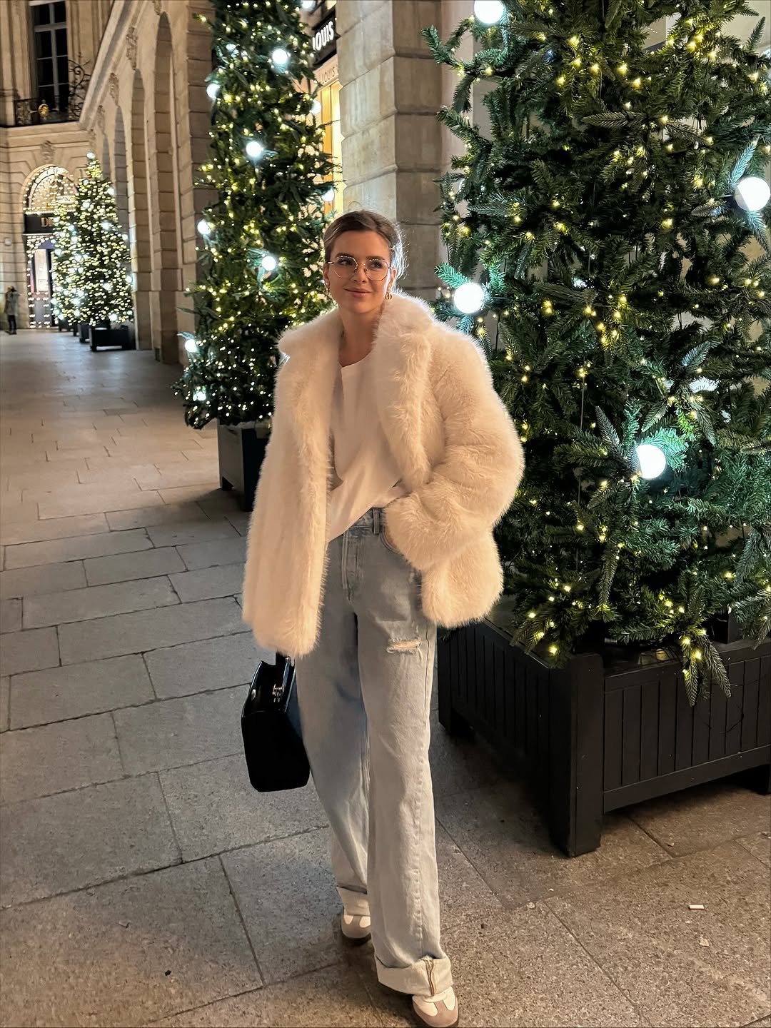 Light-Wash Denim Winter Dinner Date Outfits