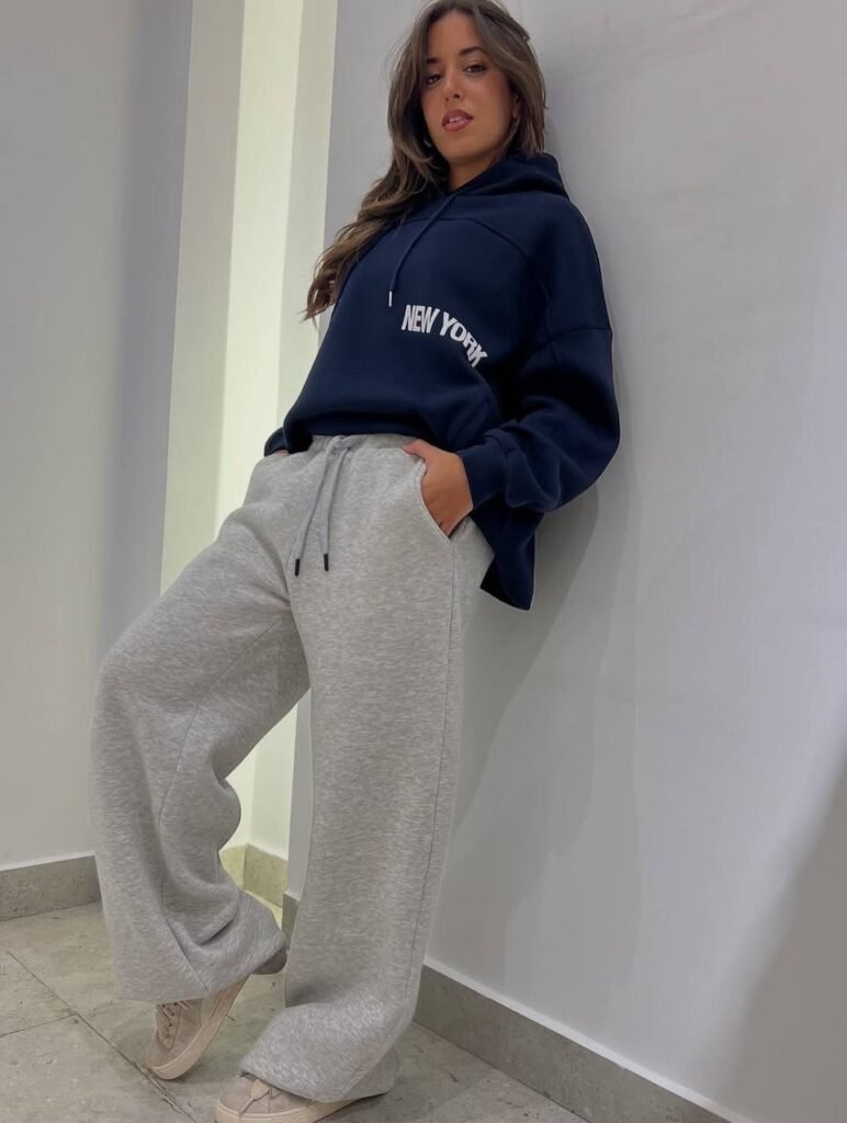 Sporty Hoodie and Sweatpants Winter Look
