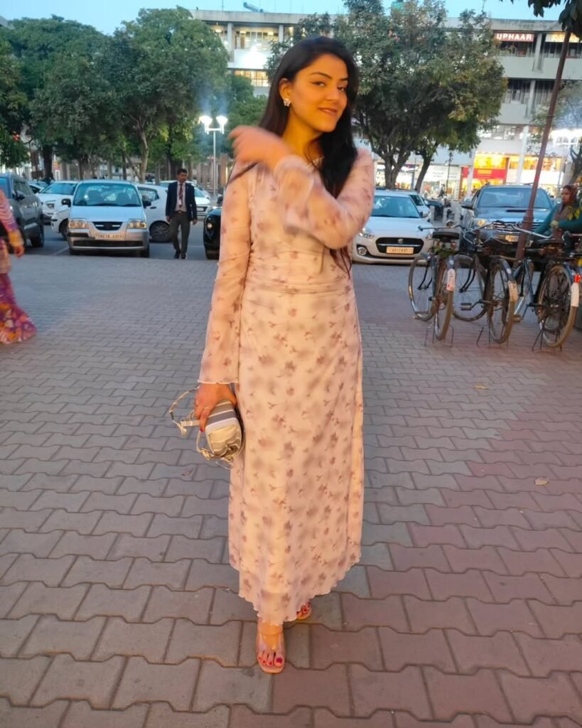 Soft Romantic Evening Look