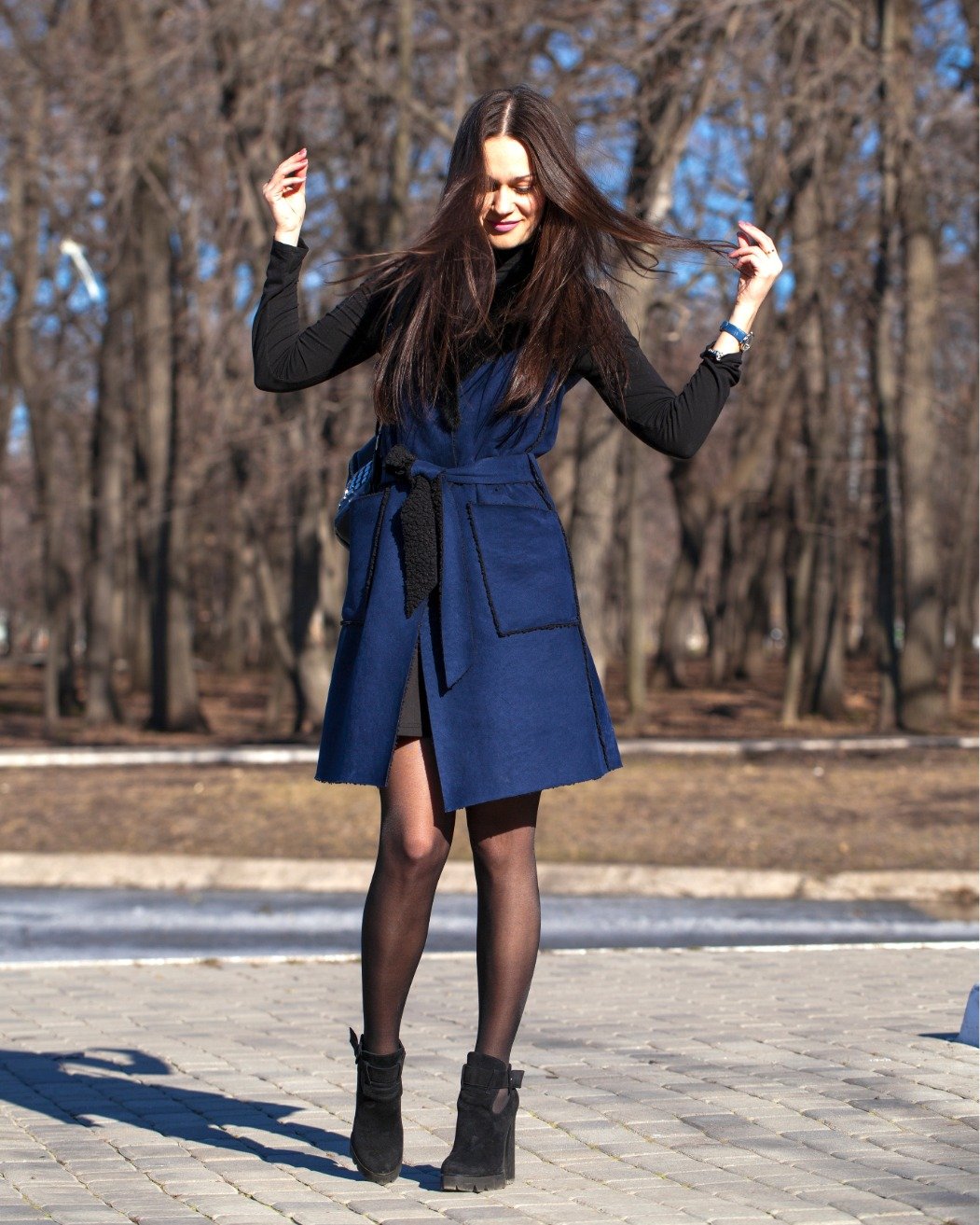 Sleeveless Layered Vest Over a Fitted Base Spring Look