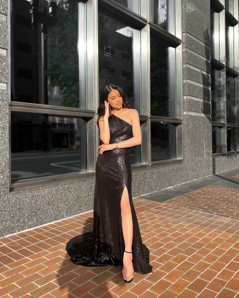 Trendy Sleek Black Glamour Look