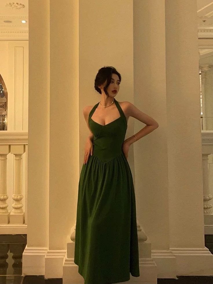 Chic Forest Green Prom Style