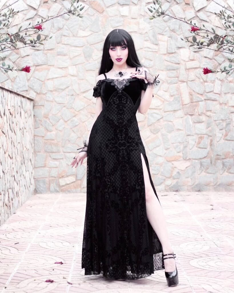 Dark Fairytale Glamour in Lace