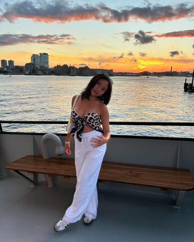 Sunset-Ready Statement Summer Look