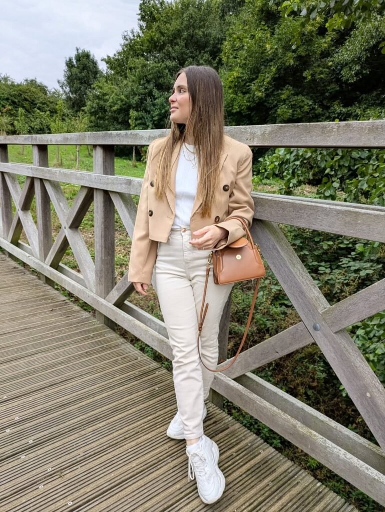 Cropped Beige Blazer with Ecru Jeans for Feminine Chic