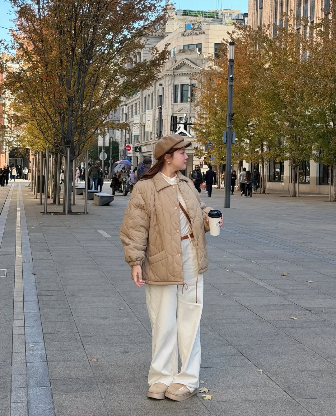 Quilted Beige Jacket with Ecru Jeans for Cozy City Style