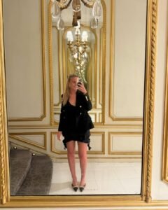 Spring Night Out Outfit Ideas For Women Over 40