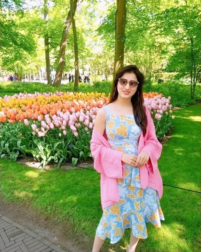 Fresh Tulip Festival Outfits  For Pictures 