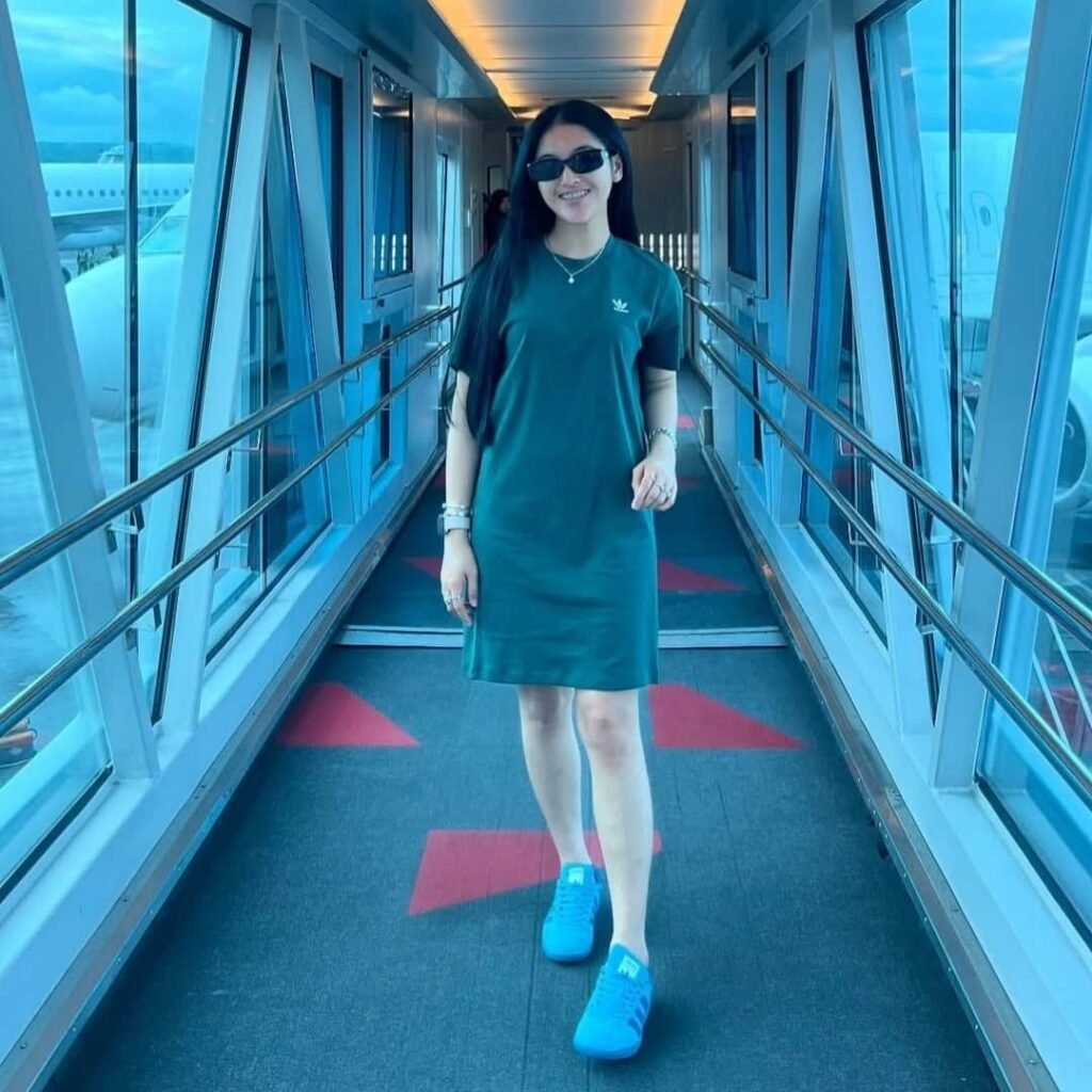 Classy Airport Outfits For Ladies