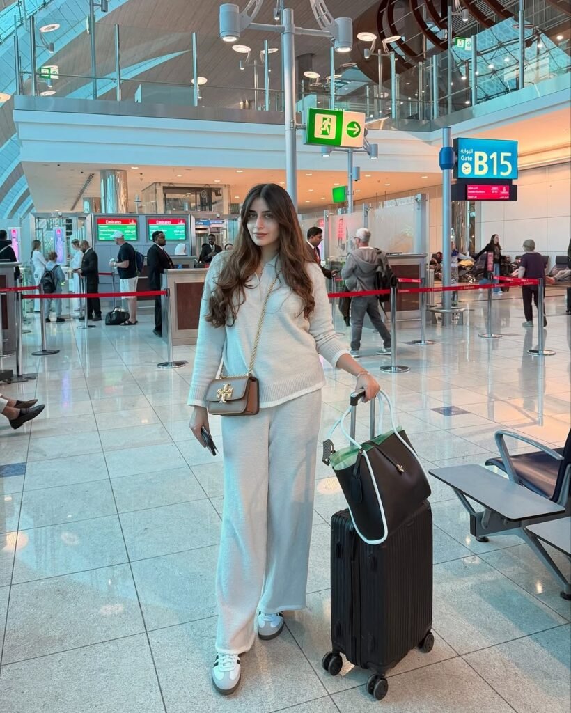 Spring Airport Outfit Ideas